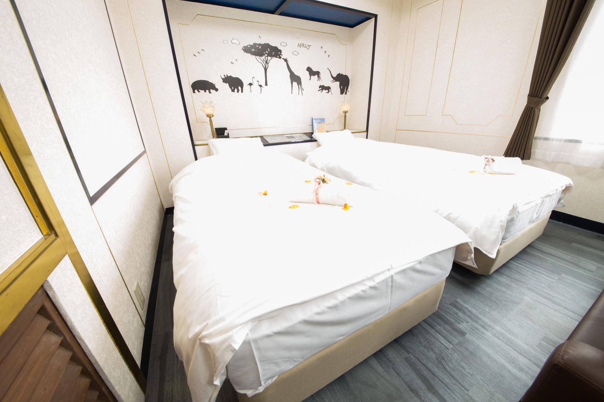Hotel Candy Hall (Adults Only) Osaka Esterno foto