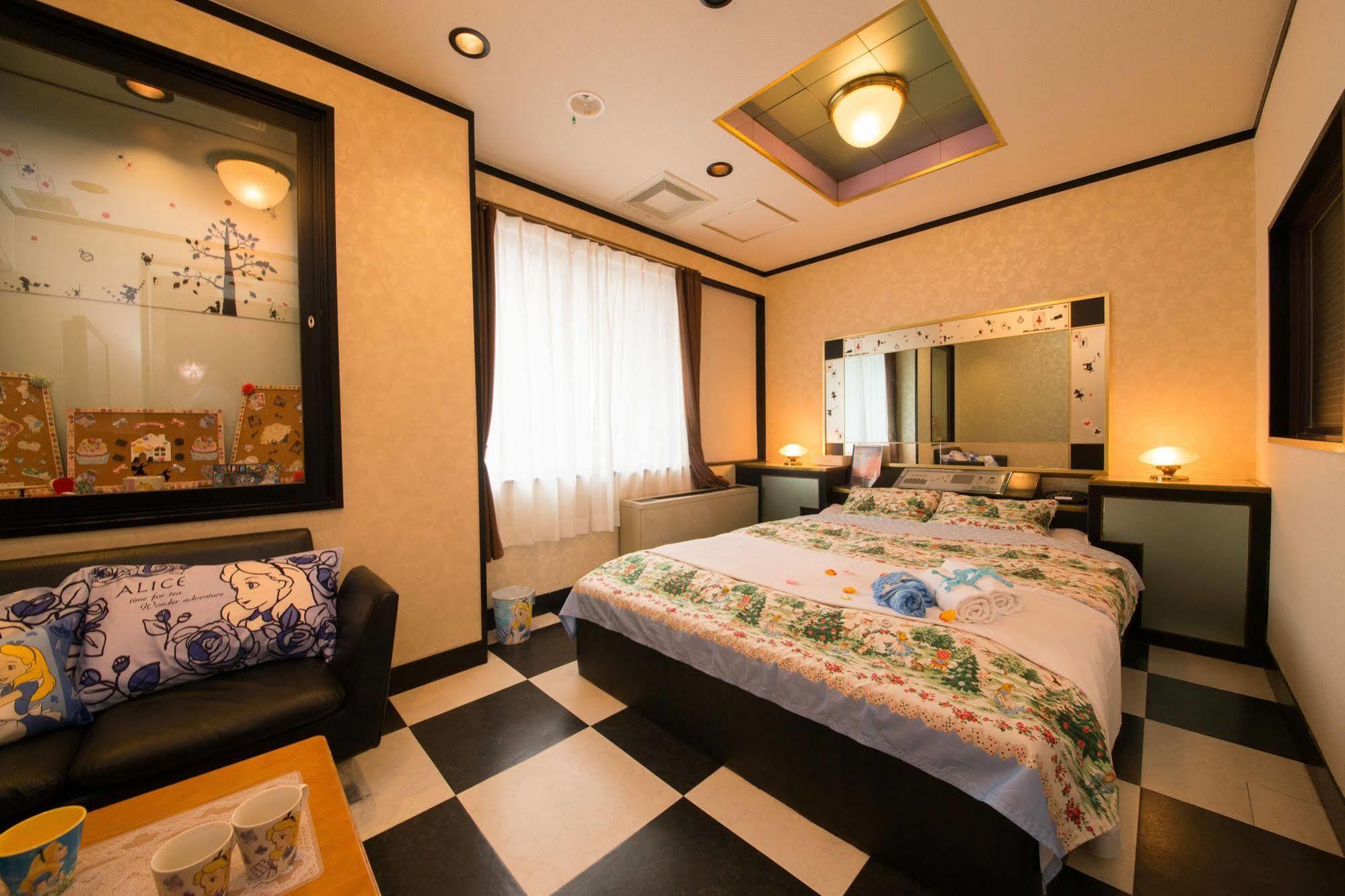 Hotel Candy Hall (Adults Only) Osaka Esterno foto