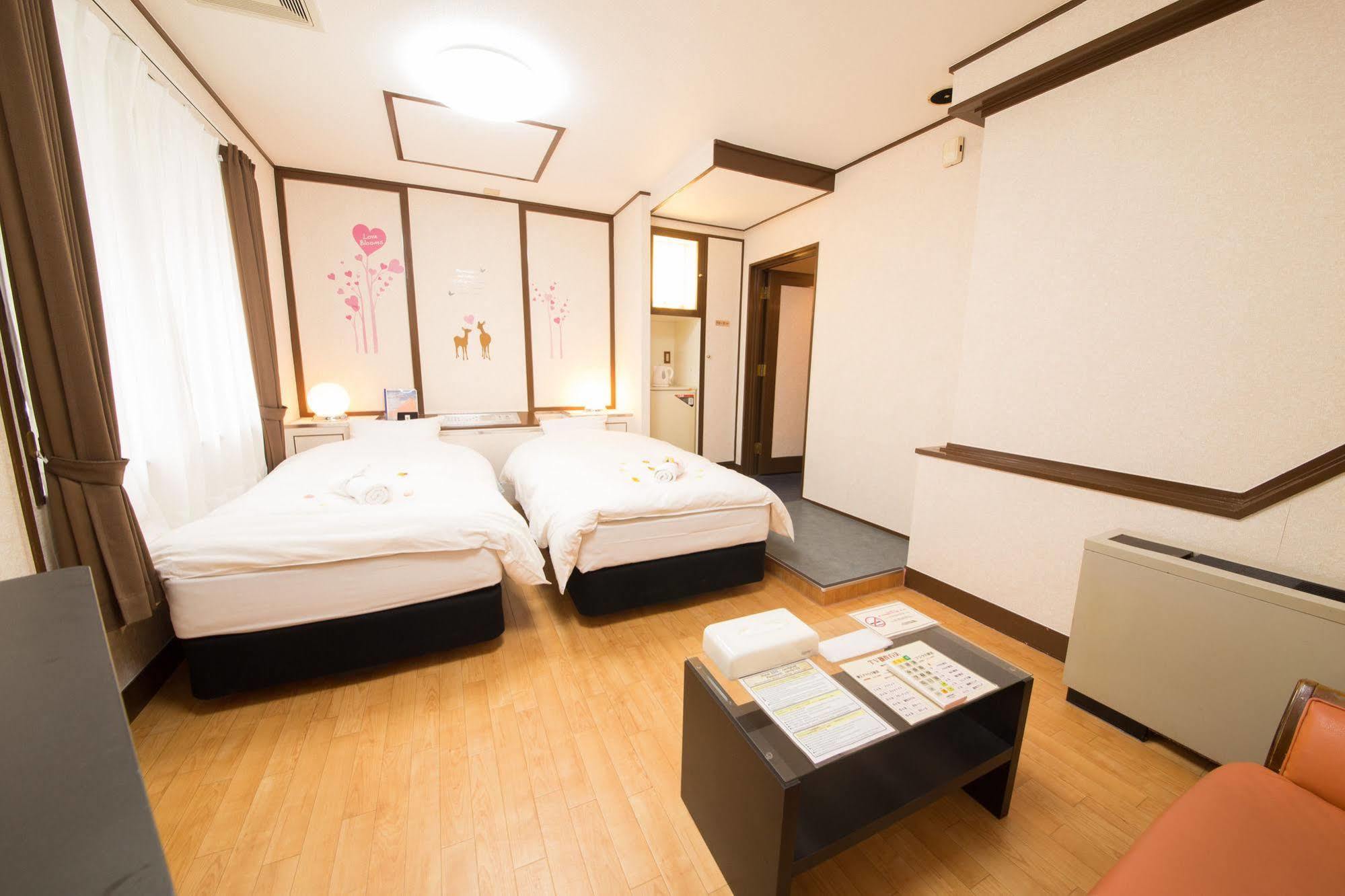 Hotel Candy Hall (Adults Only) Osaka Esterno foto